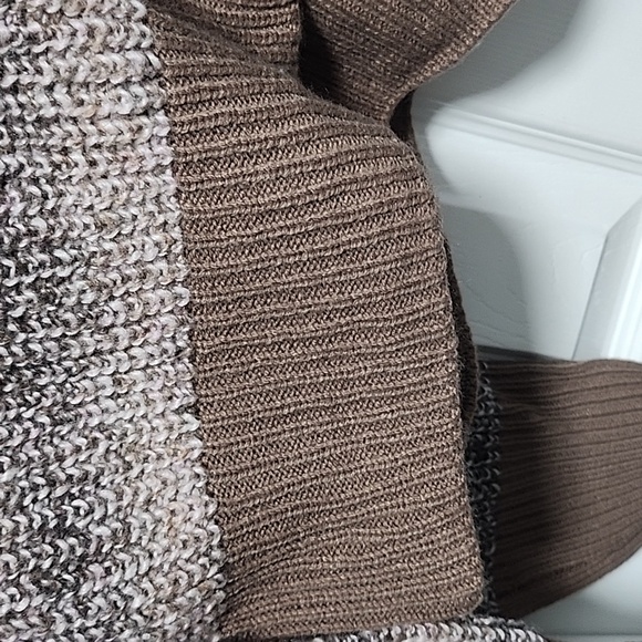 CELEBRITY PINK CARDIGAN SWEATER WITH BUTTON - Picture 10 of 17